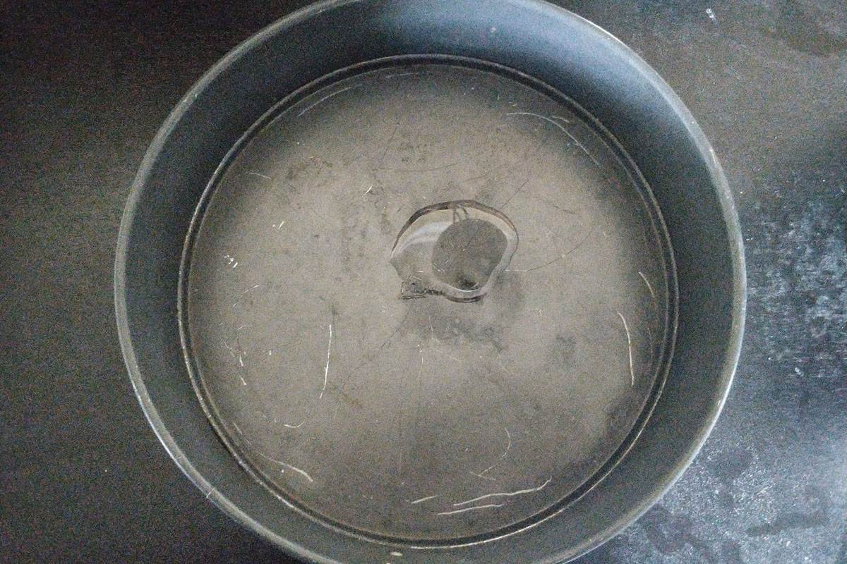 Cake mold with some vegetable oil