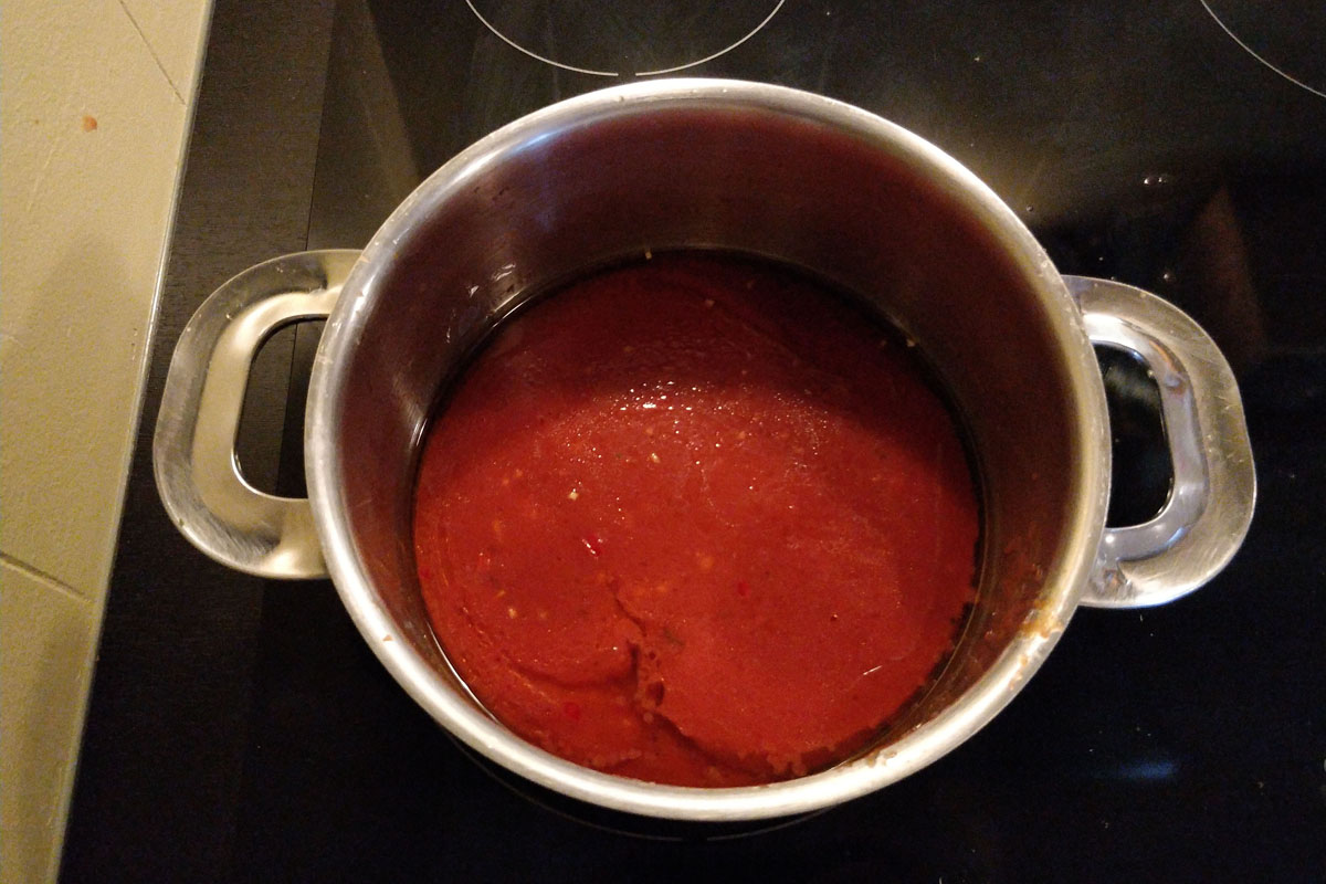 Oil, garlic, chili peppers, tomato sauce and salt